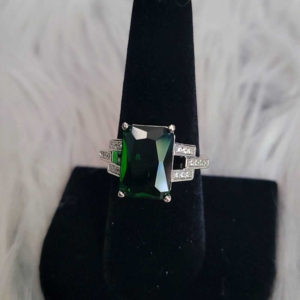 925 Sterling Silver Emerald Ring, US 8